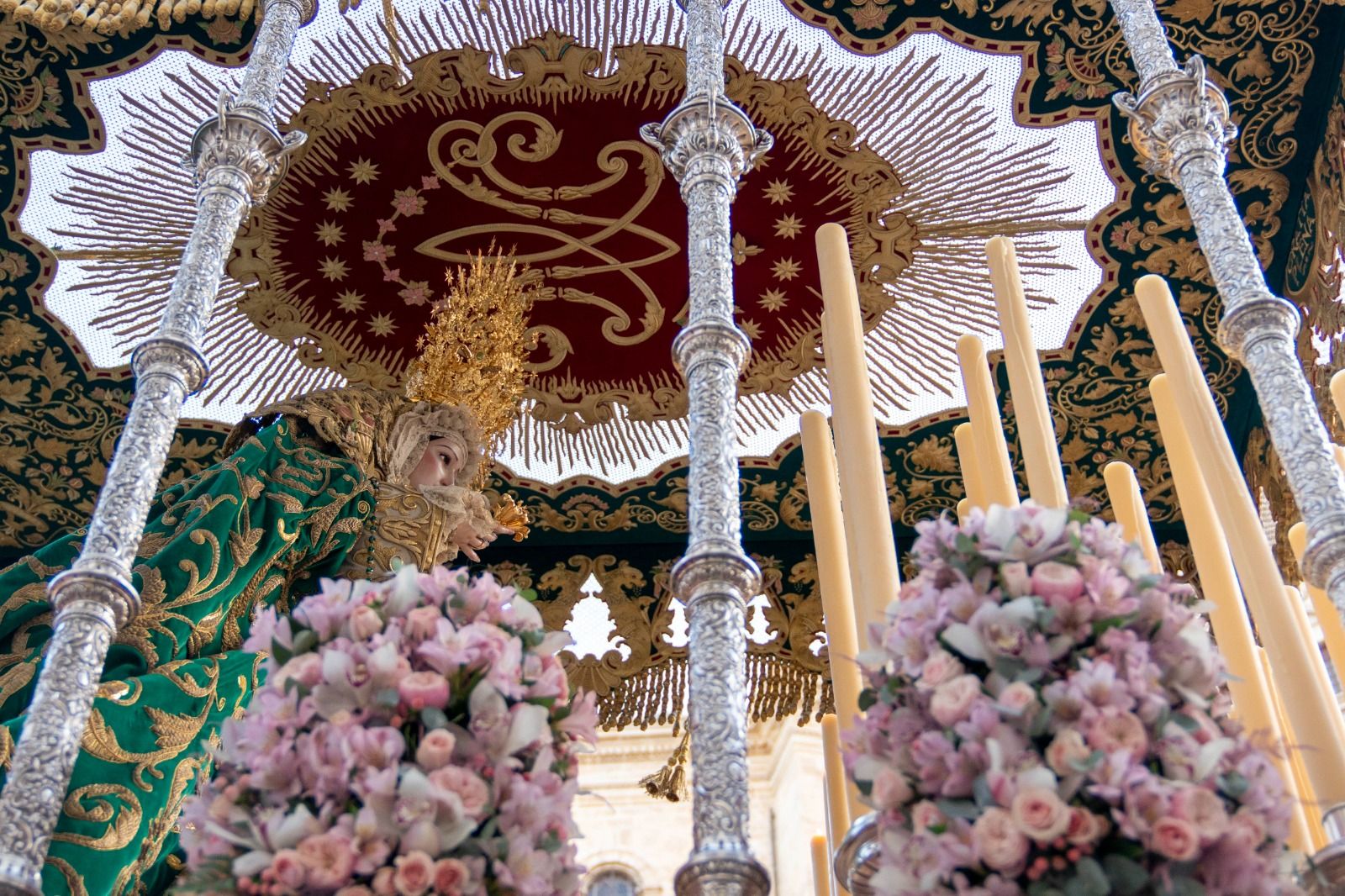 La procesión extraordinaria de la La Virgen de Gracia y Esperanza, en imágenes