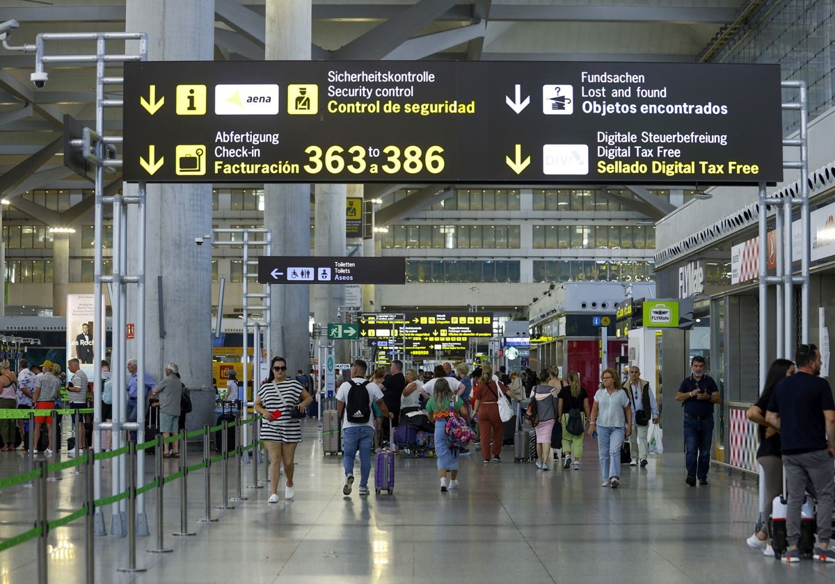 Pasillo de la Terminal 3 del aeropuerto de Málaga.