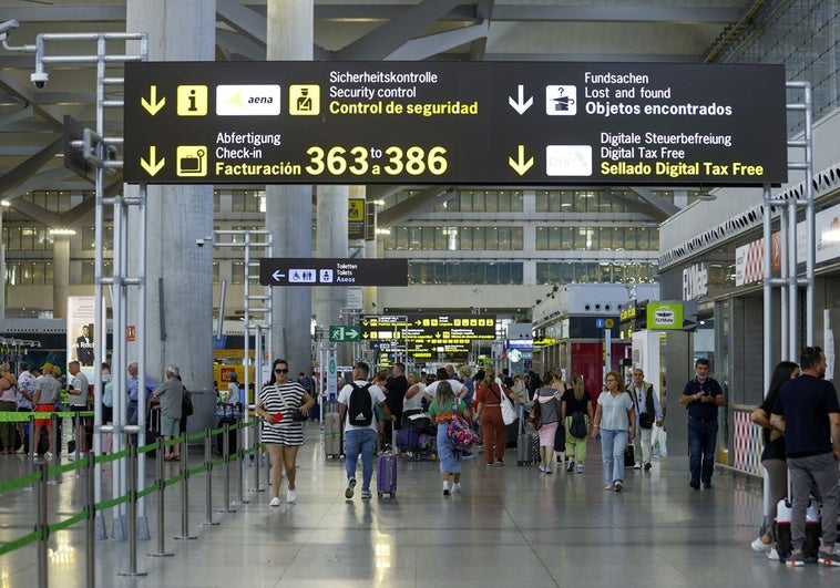 Pasillo de la Terminal 3 del aeropuerto de Málaga.