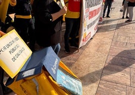 Protesta de trabajadores y trabajadoras de Correos en Alhaurín de la Torre.