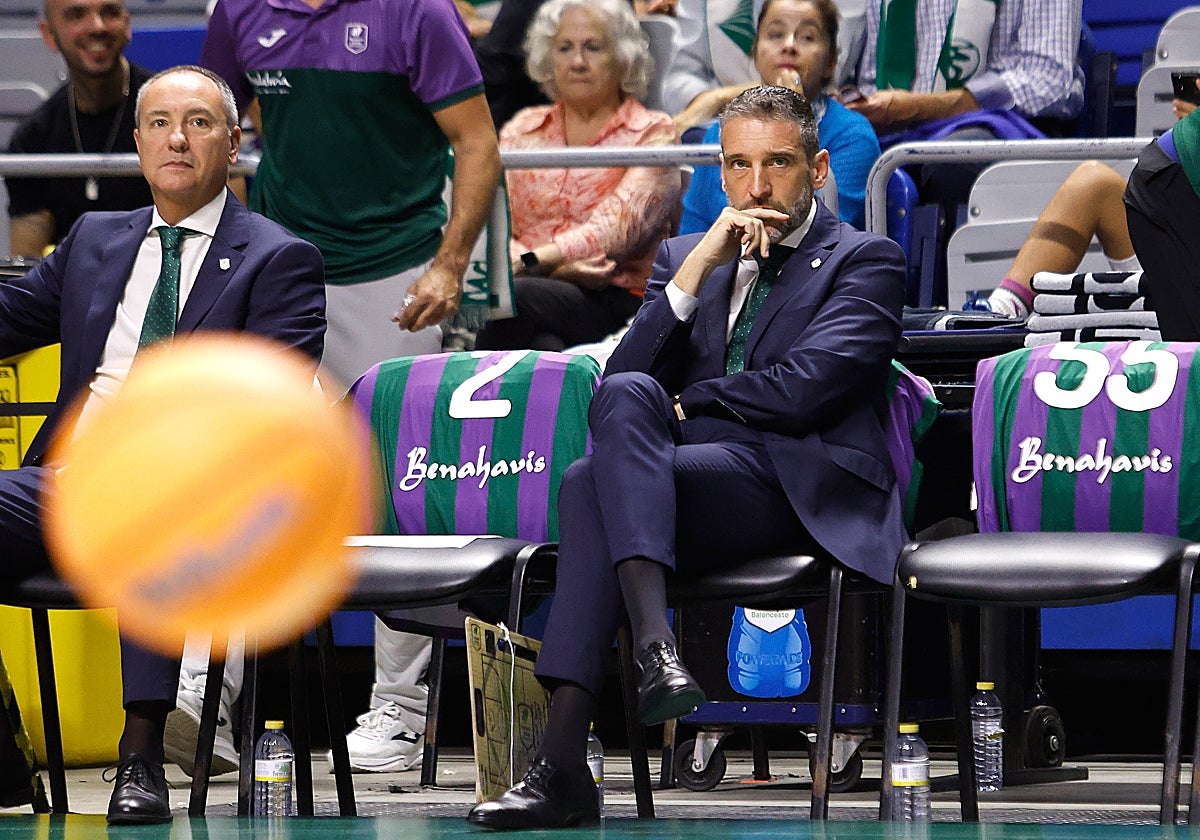 Ibon Navarro, pensativo antes del partido ante el Petkimspor en la Champions.