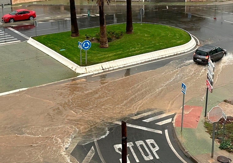 Así quedó la carretera de la Avenida de la Estación en Antequera