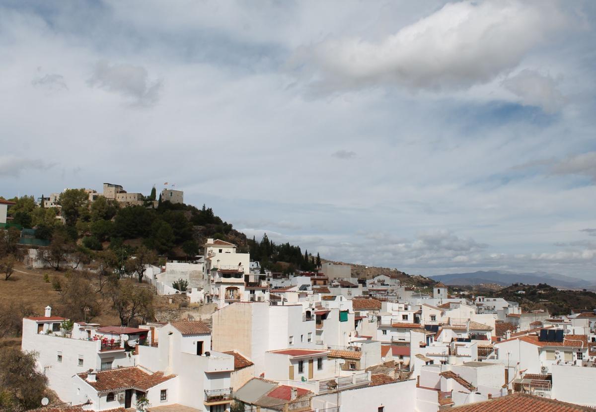 Vista del pueblo, conocido también por conservar parte de su castillo dentro de un hotel.