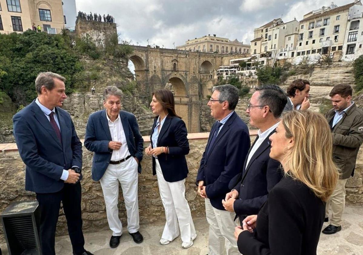 Por la derecha, Martínez, Castilla, Salado, Fernández, Machuca y Rodríguez, este viernes en Ronda.