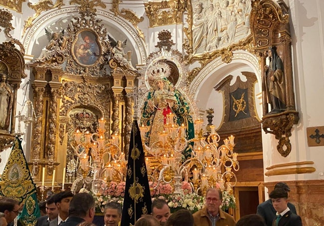 La Virgen de la Oliva, en el interior de los Mártires, tras suspenderse la procesión.