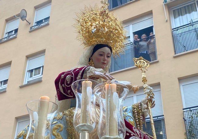 La Divina Pastora, en su visita a los enfermos del barrio.