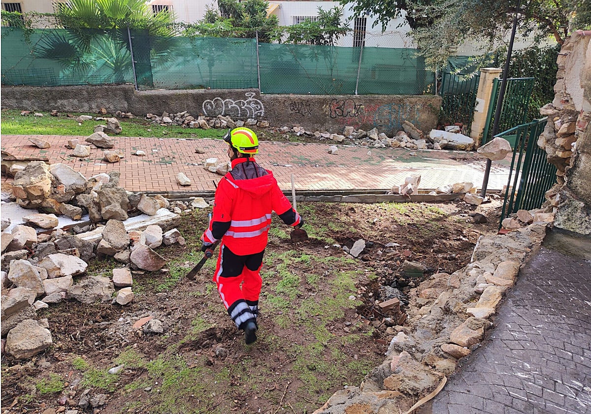 Imagen principal - Actuaciones de los Bomberos de Benalmádena.