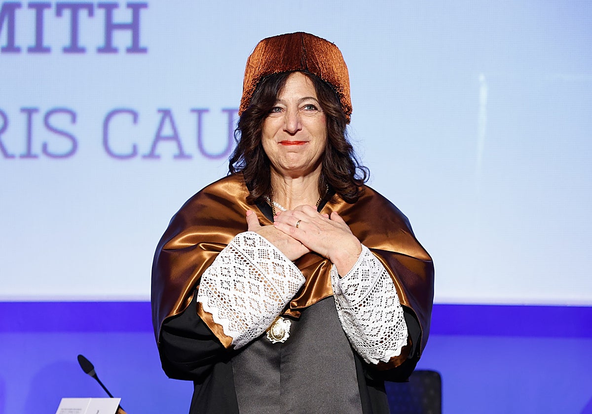 Andrea Goldsmith, tras ser investida doctora honoris causa de la UMA.