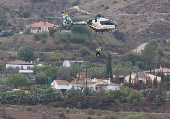 Rescate de una persona con el helicóptero de la Guardia Civil.