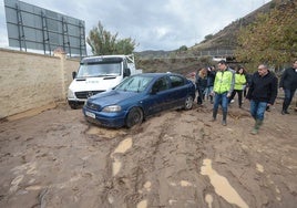 El presidente de la Junta visita la zona más afectada junto al alcalde de Álora.