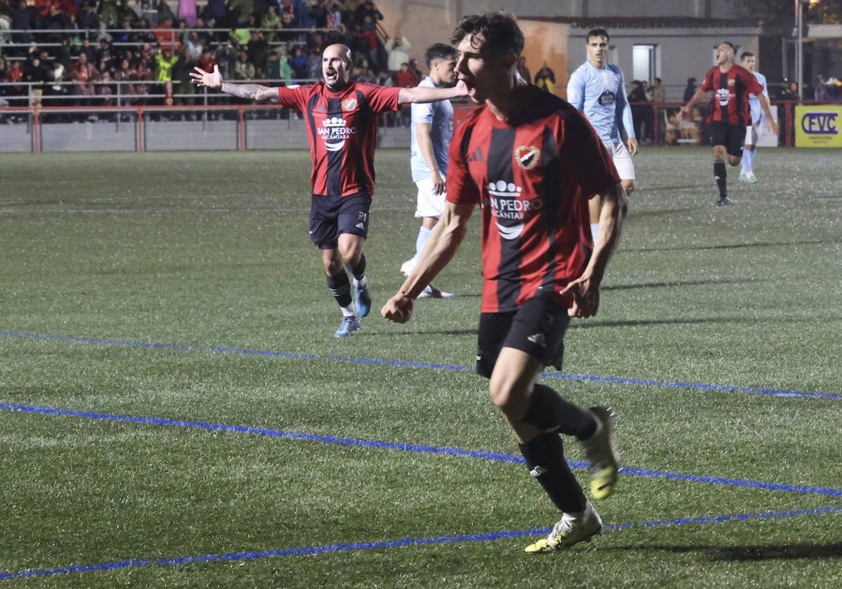 Kiko Carmona celebra el tanto que le marcó al Celta.