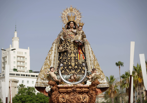 Imagen de Nuestra Señora del Carmen Coronada.