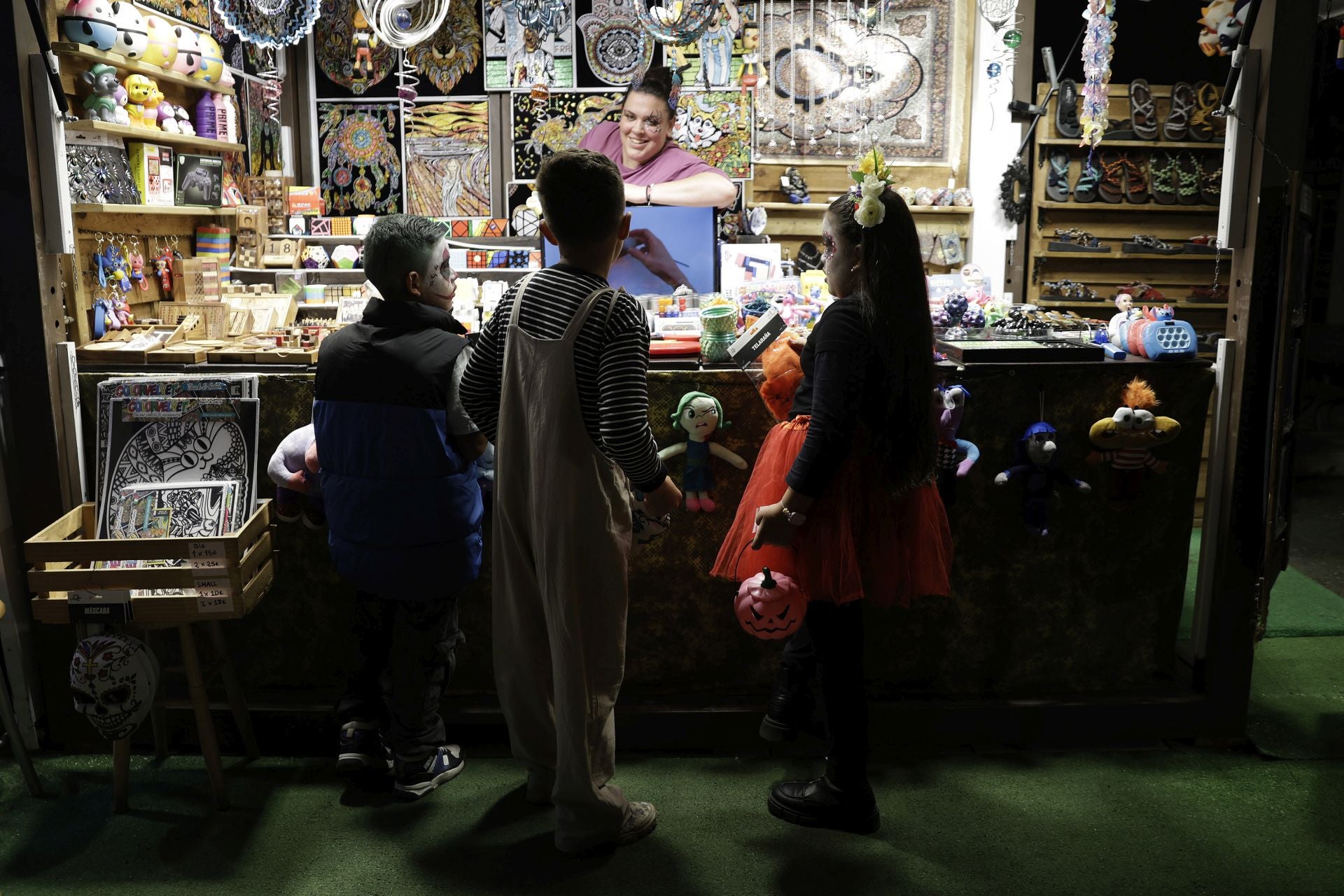 Las imágenes de un Halloween a medias en Málaga