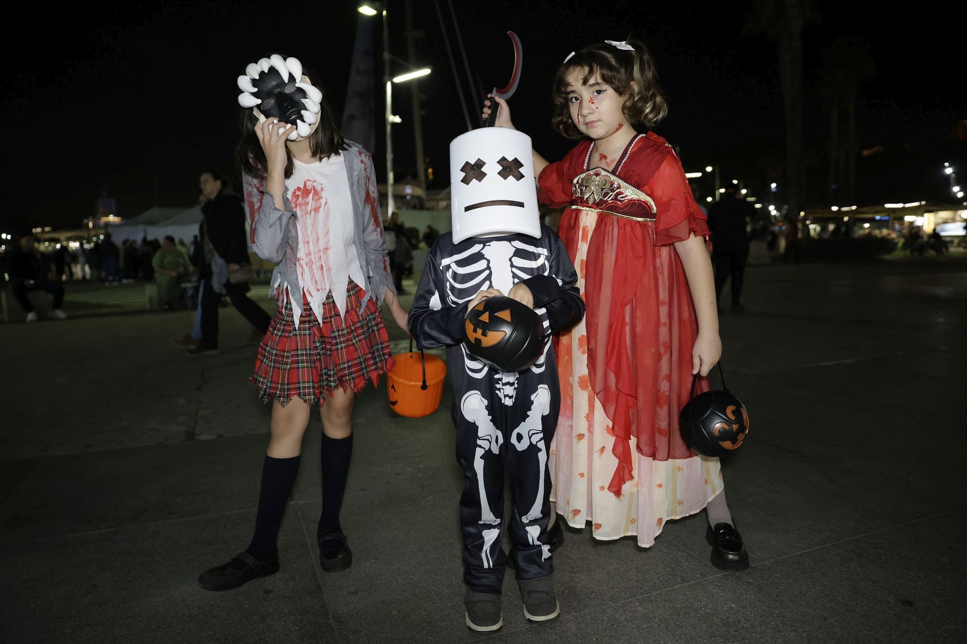 Las imágenes de un Halloween a medias en Málaga