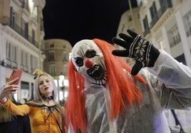 Las imágenes de un Halloween a medias en Málaga