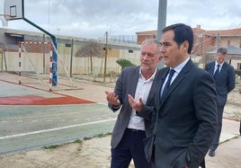 Foto de archivo de una visita del consejero de Justicia, José Antonio Nieto, al CIMI Las Lagunillas de Jaén.