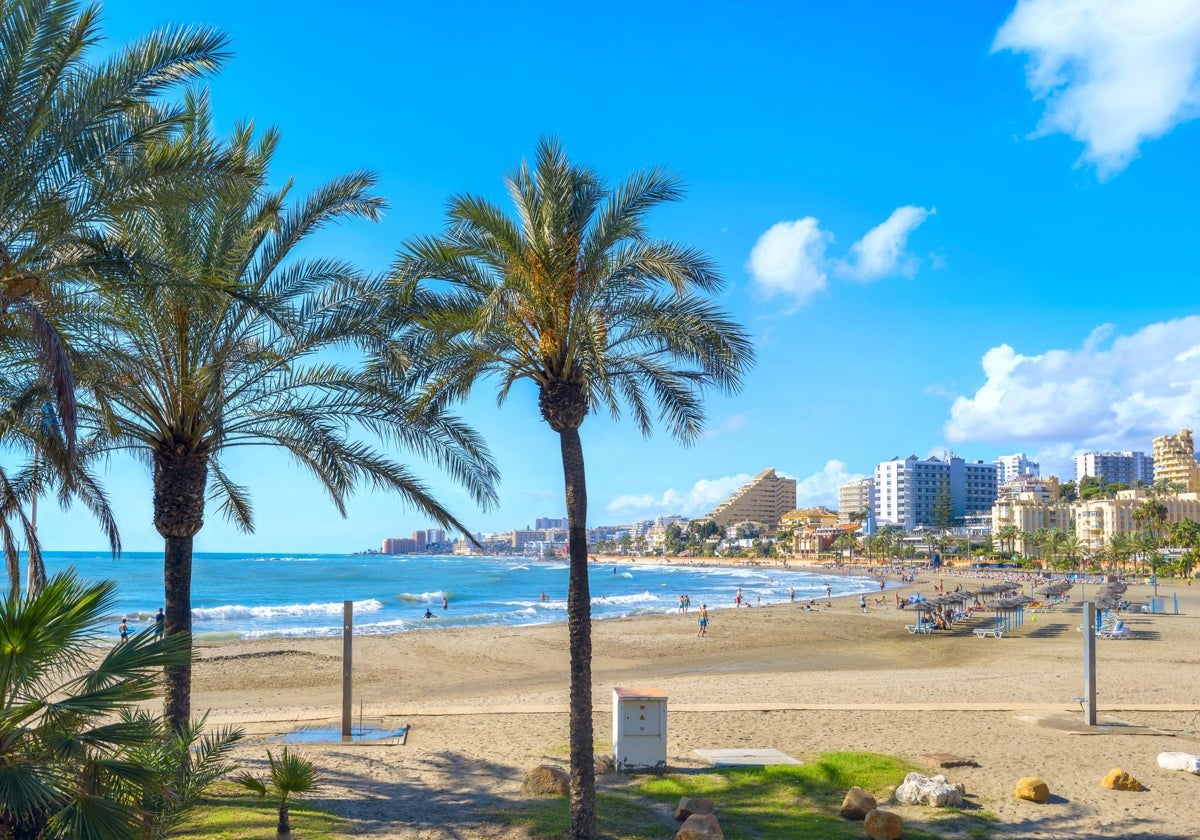 Vista del litoral de Benalmádena, con los hoteles en primera línea de playa.