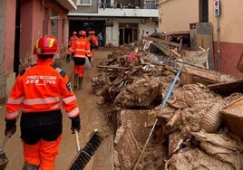 Efectivos de Protección Civil en la zona.