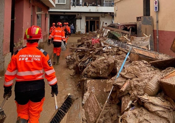 Efectivos de Protección Civil en la zona.