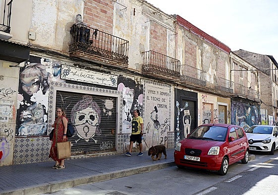 Construcciones de la calle Lagunillas que van a ser demolidas en los próximos meses.