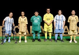 Las nuevas equipaciones del Málaga Genuine, presentadas el martes por los propios jugadores del equipo.