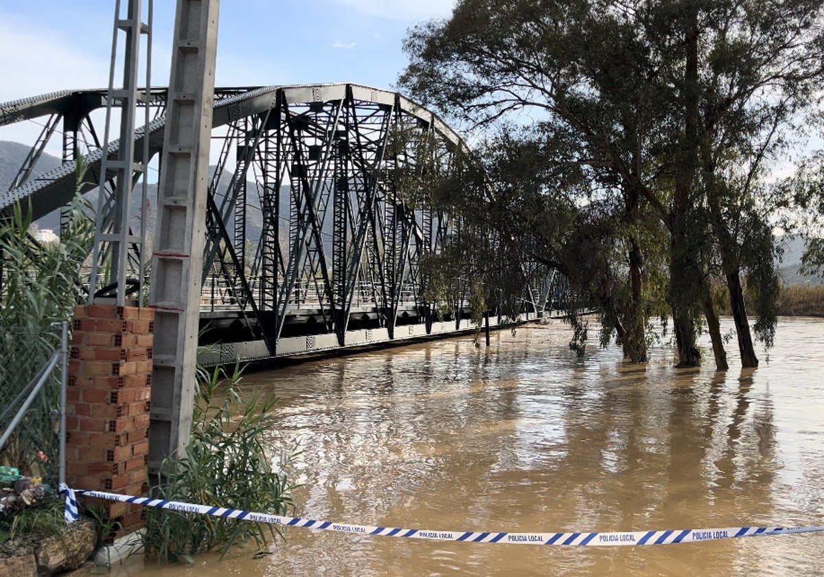 Imagen del río Guadalhorce a su paso por Cártama durante el episodio de la DANA.