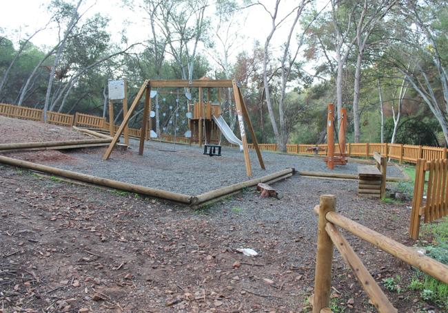 Parque infantil antes del ecuador de la ruta.