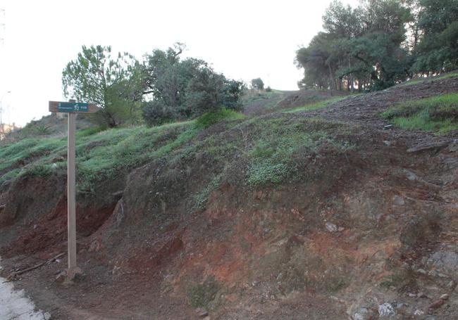 Lugar donde hay que dejar el carril asfaltado