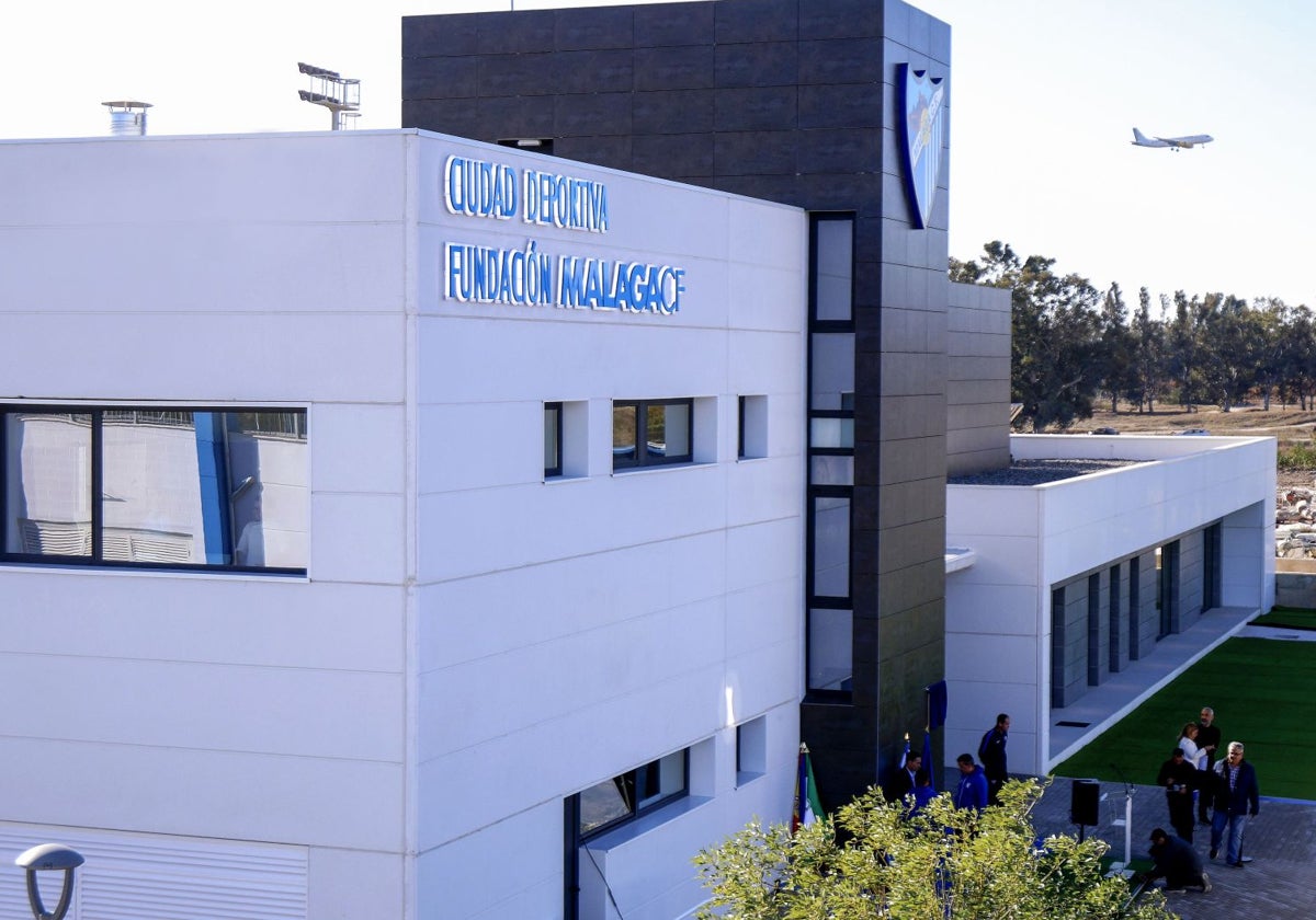 Imagen de la fachada de La Academia del Málaga en Arraijanal.