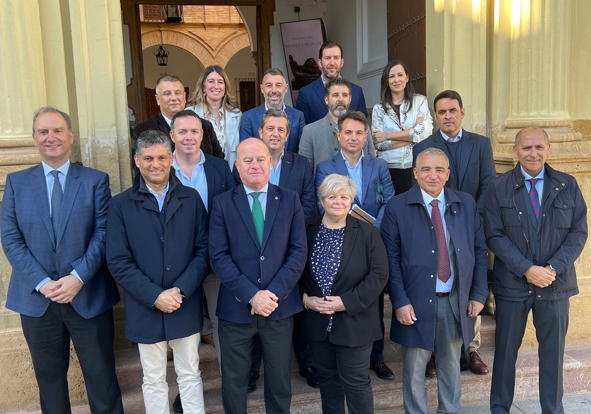 Empresarios del Puerto de Málaga junto a representantes del Grupo IDEC y el Ayuntamiento de Antequera