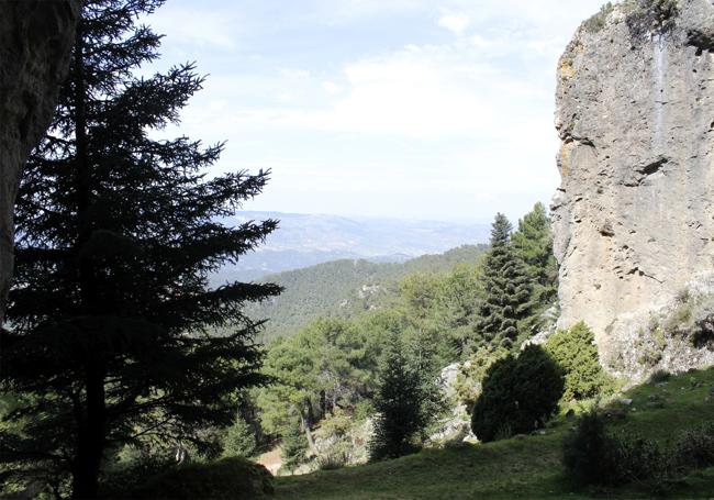 Cómoda. Una de las rutas más sencillas es la que llega a la Cueva del Agua desde el Saucillo.