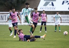 Chema Núñez, un fijo en el centro del campo del Antequera.