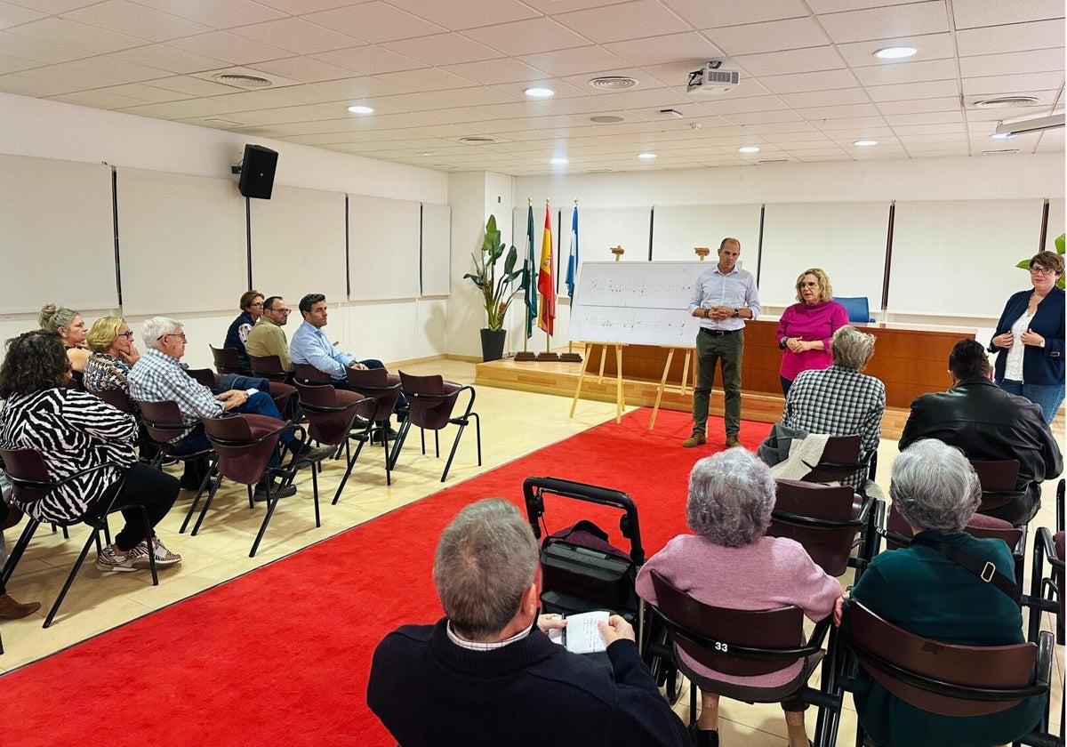 Reunión entre la alcaldesa y los vecinos.