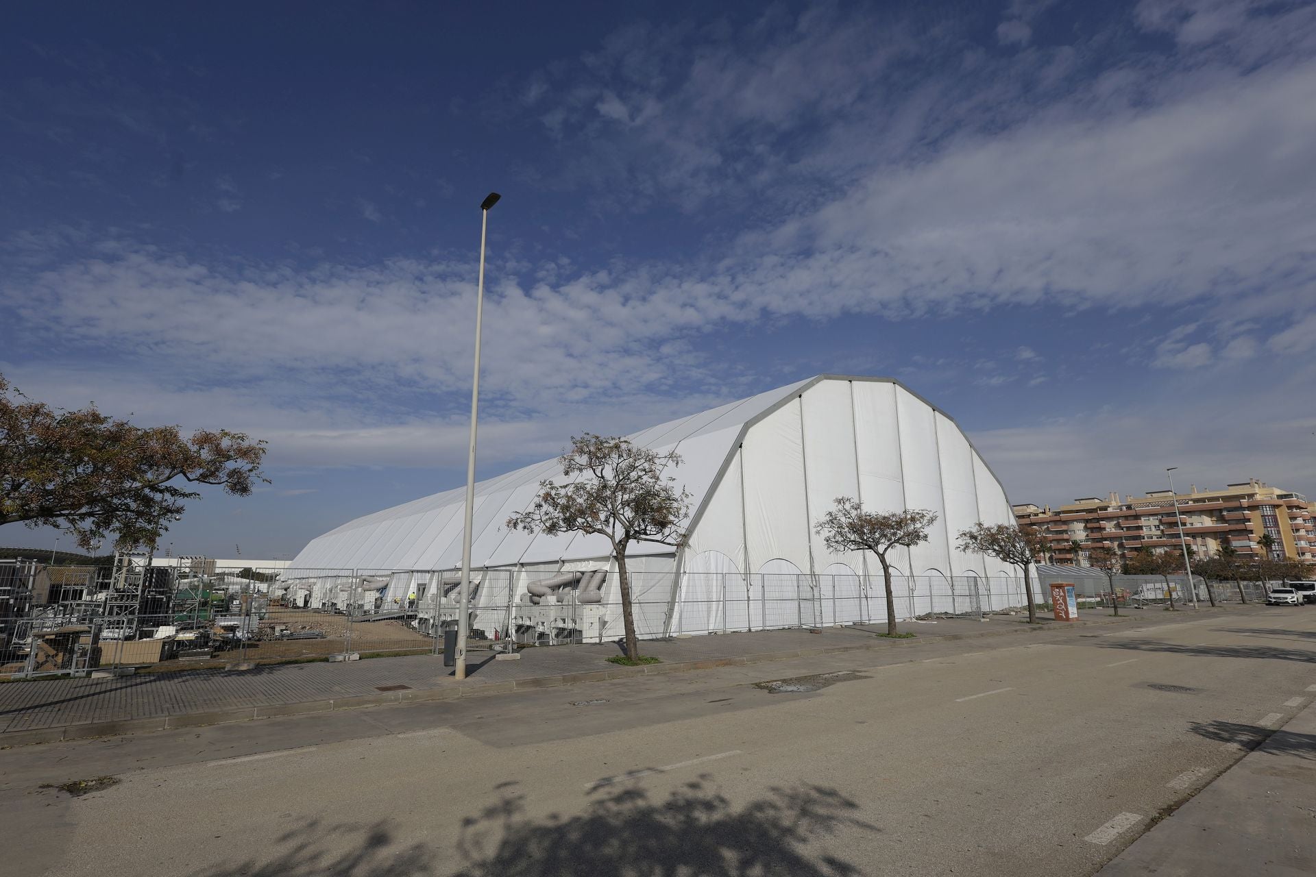 Las fotos de cómo queda la pista de tenis y el montaje para la Billie Jean King en Málaga