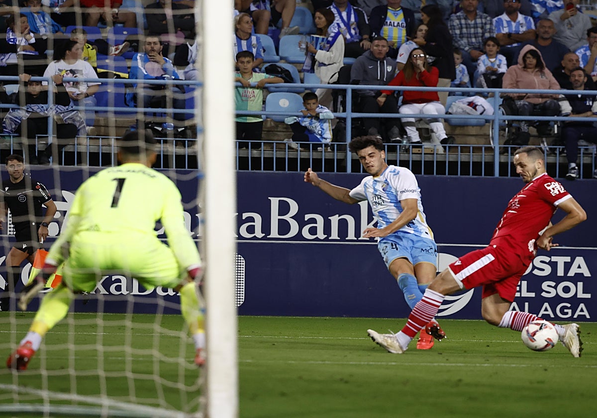 El centro de Lobete que dio origen al gol de Nelson.