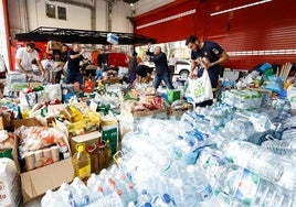 Málaga recoge 892 toneladas de productos y material para los afectados por la DANA en Valencia