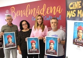 La concejal de Cultura y miembros de Más Madera presentan el cinefórum.