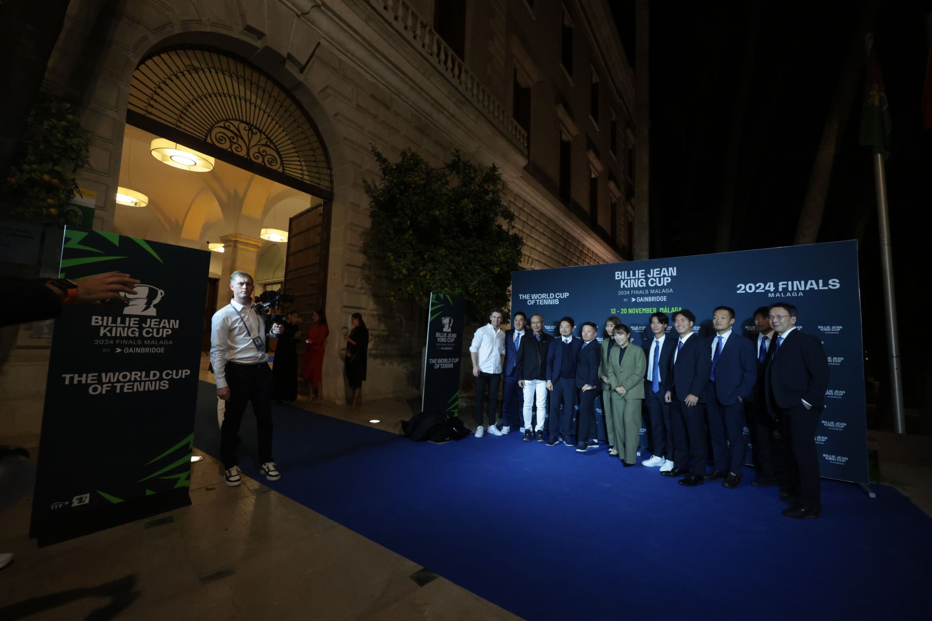 Los equipos de la Billie Jean King Cup de tenis se ponen de largo en el Museo de Málaga