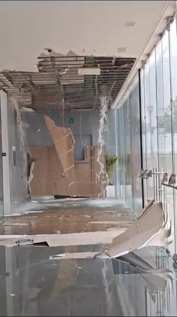 DANA en Málaga: Destrozos en la Facultad de Psicología por la intensa lluvia: parte del techo se ha caído