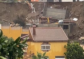 La Dana provoca el derrumbe de una ladera en Puerto de la Torre, ocasionando daños en una casa