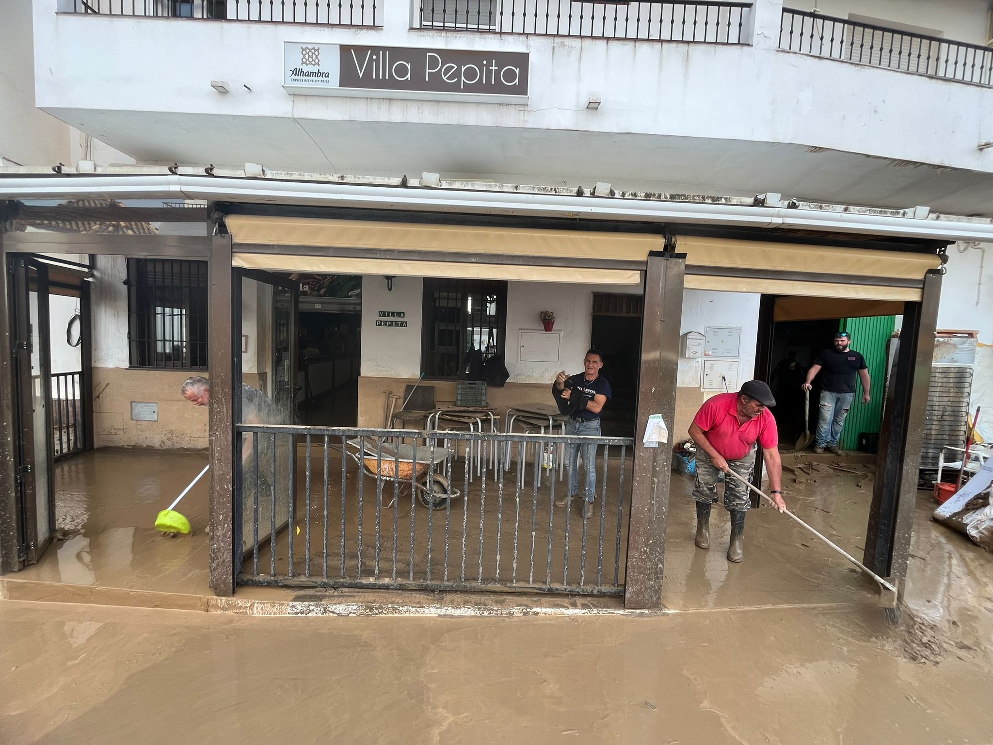 Así amanece Benamargosa tras las inundaciones y el desbordamiento del río.