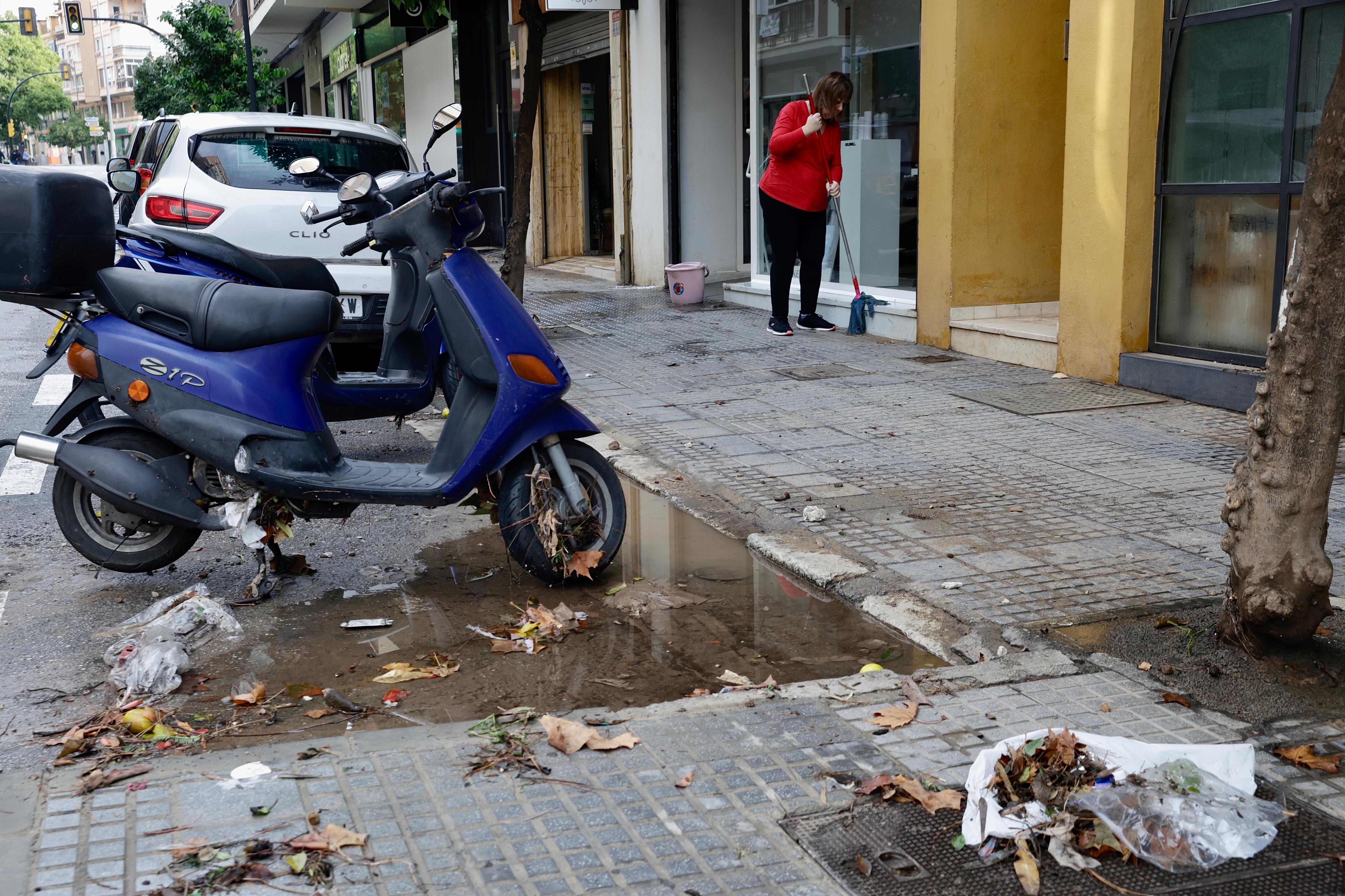 Así amanece el Centro de Málaga y sus comercios tras las inundaciones