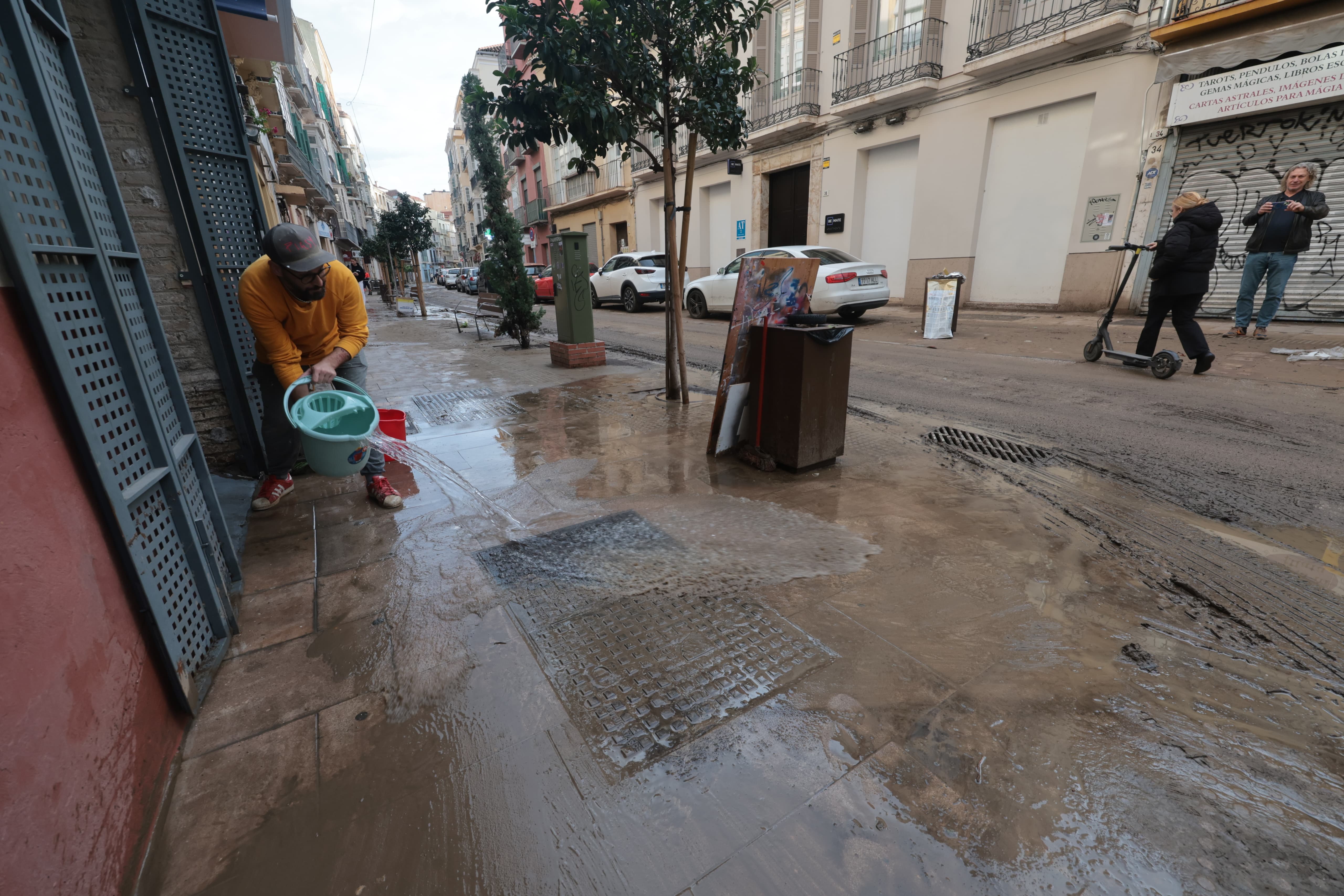 Limpieza en calle Carretería.