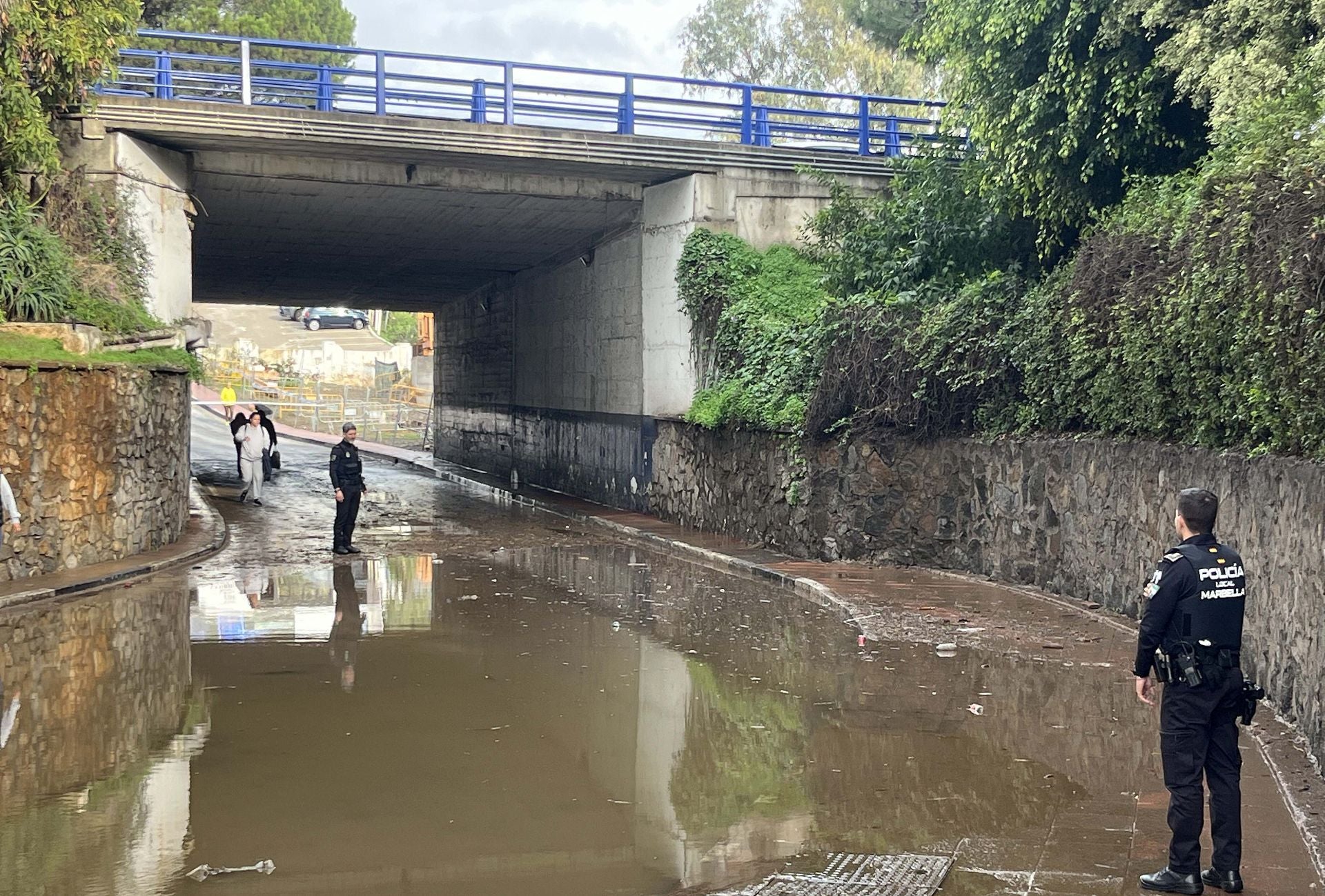 Accesos a Puerto Banús, en Marbella