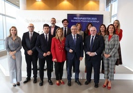 Salado y parte de su equipo de gobierno, en la presentación de las cuentas.