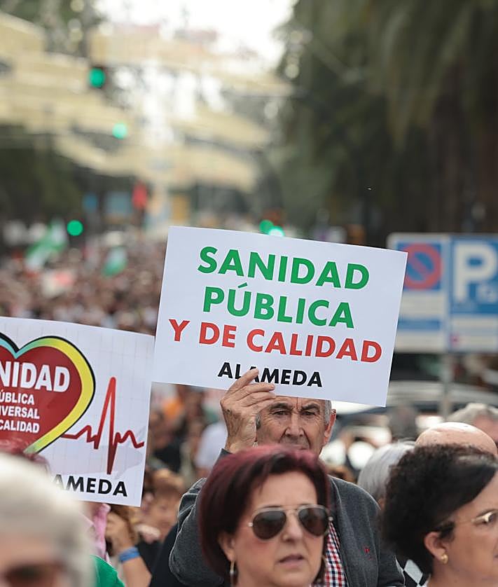 Imagen secundaria 2 - Málaga se suma a la marcha andaluza contra el «deterioro» de la sanidad pública