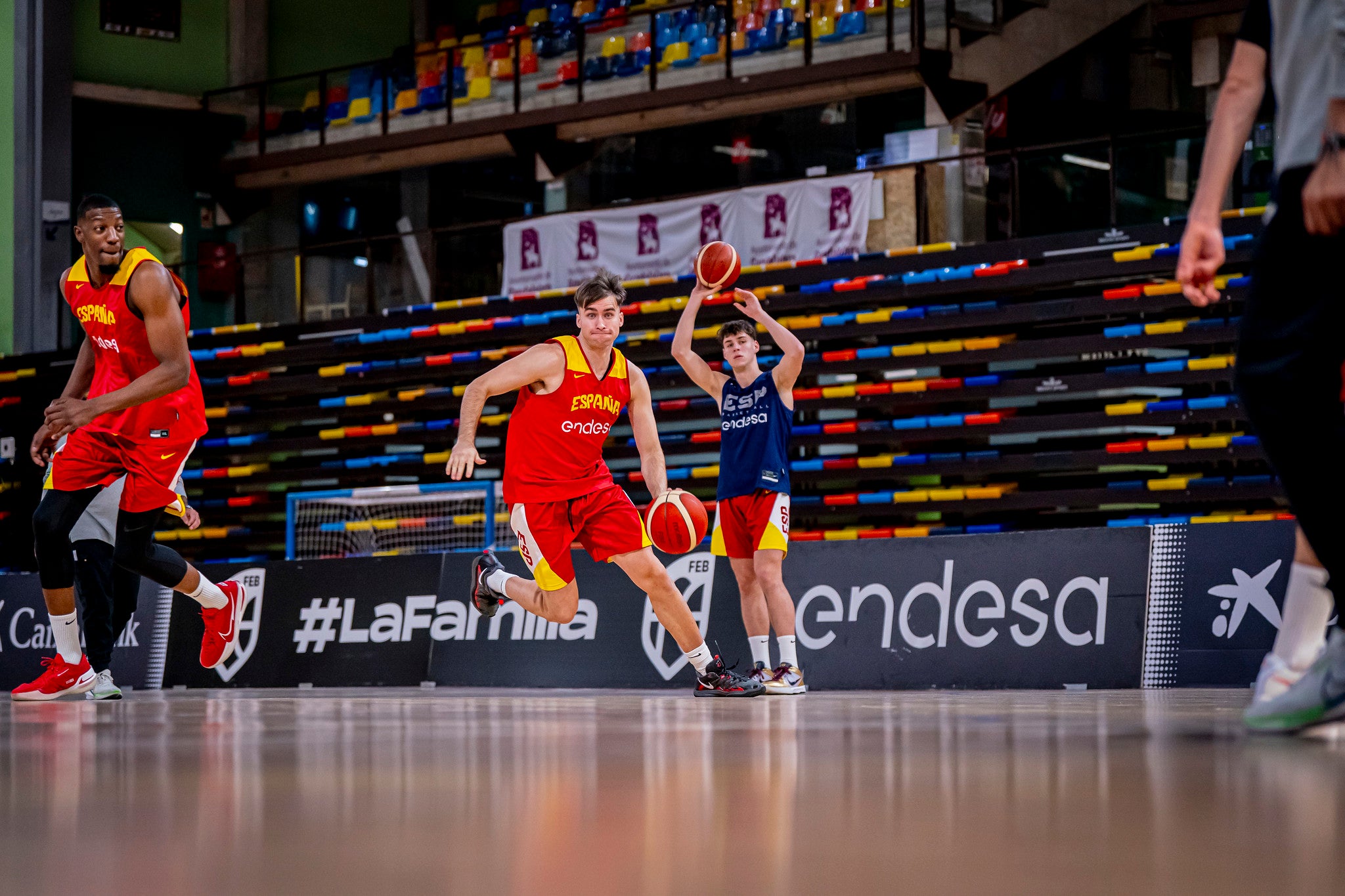 Los jugadores del Unicaja y Saint-Supéry ya sudan con la selección