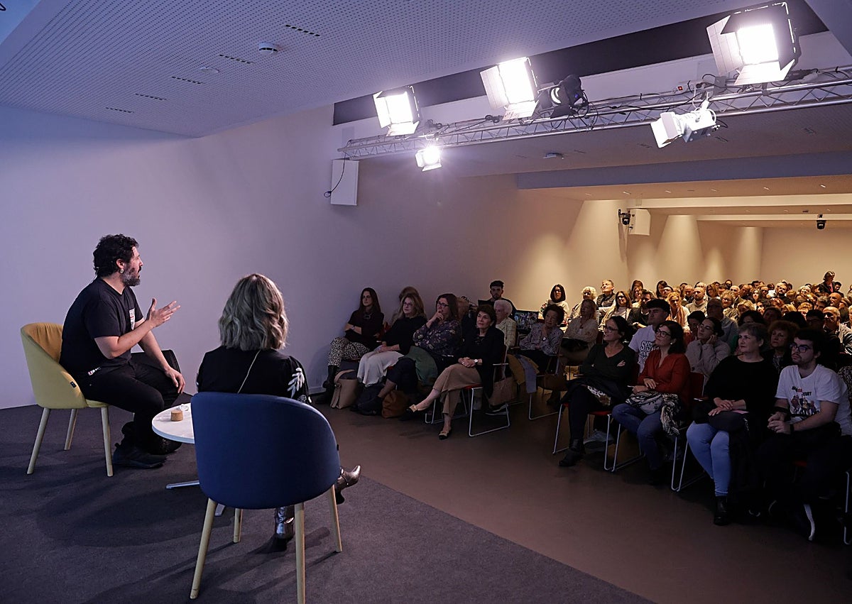 Imagen secundaria 1 - Algunos momentos de El Kanka en el ciclo 'Málaga, ida y vuelta'.