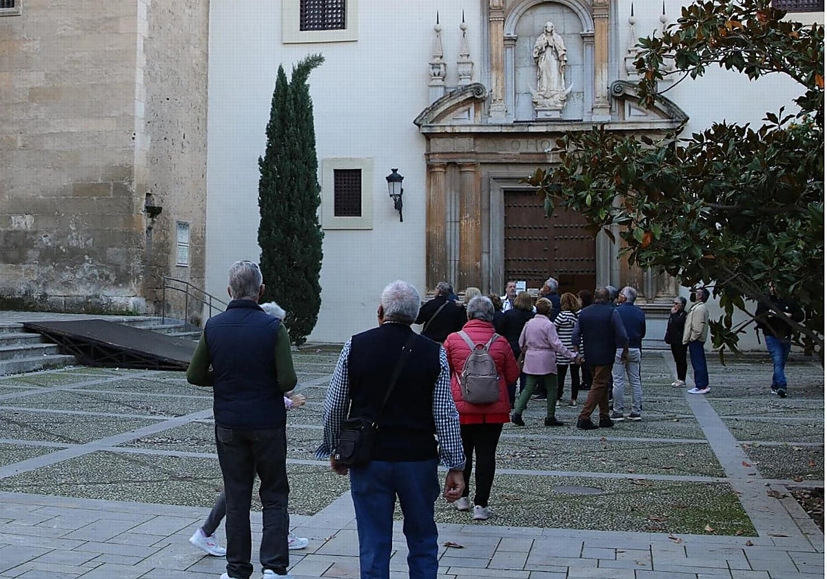 Mayores de Mijas durante su viaje a Granada.