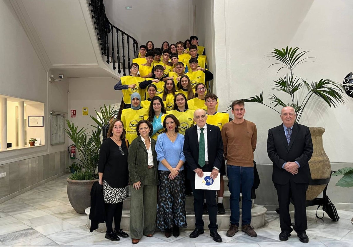 Representantes institucionales y voluntarios, este miércoles en la presentación de la Gran Recogida 2024.